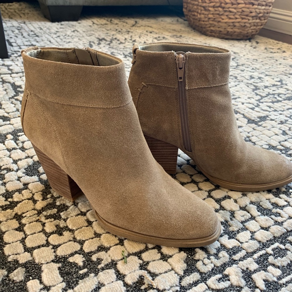 Steve Madden Booties Taupe